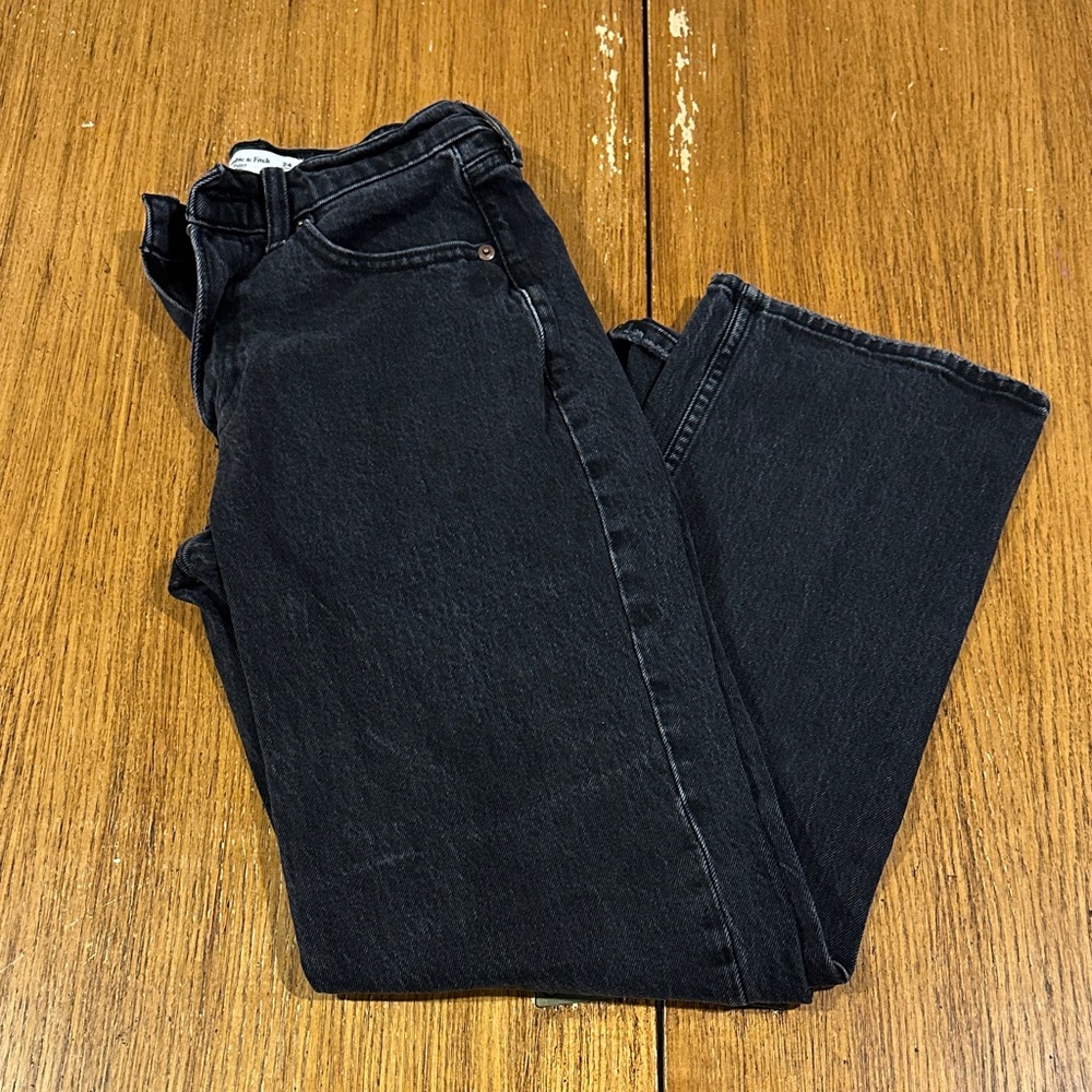 ABERCROMBIE AND FITCH The Baggy Low Rise Curve 24 Short